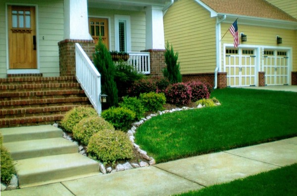 Featured image of post Simple Landscape Design Front Of House : This is a simple landscaping idea for a front yard that draws attention to the cute white house rather than to itself.