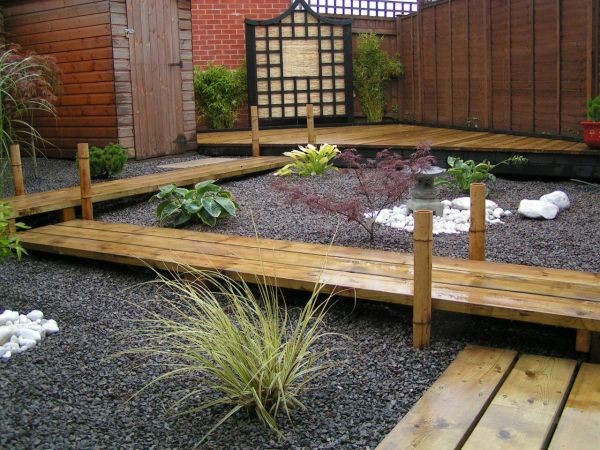 Featured image of post Front Yard Desert Landscaping Ideas On A Budget - Fix up your lawn (and amp up your curb appeal) with these easy front and backyard landscaping improvements.