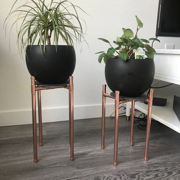 Featured image of post White Plant Stands Indoor Uk / Featuring indoor plant stands made from materials like bamboo and metal that would also work outdoors.