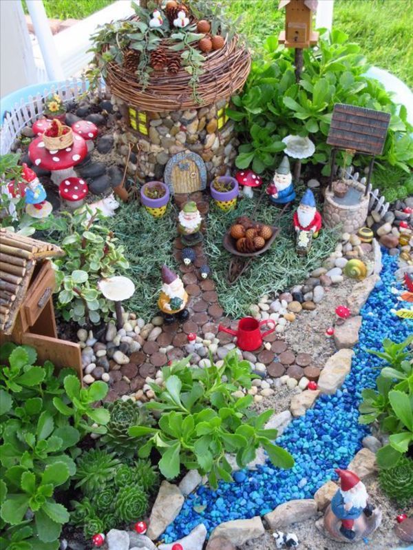 27 Fairy Garden Ideas You Ll Fall In, Best Flowers For Fairy Garden