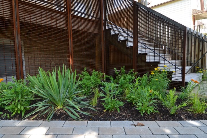 garden with permeable paving