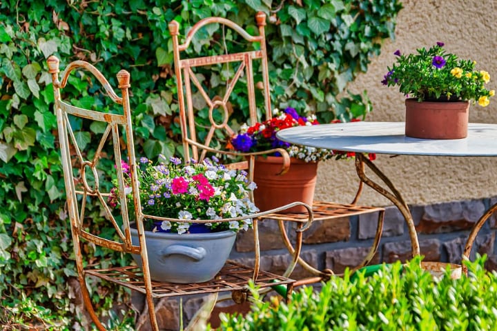 patio with built in seating