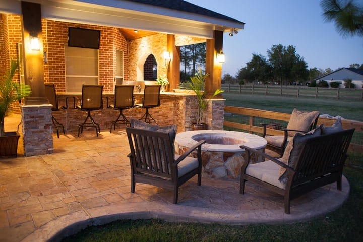 covered outdoor kitchen