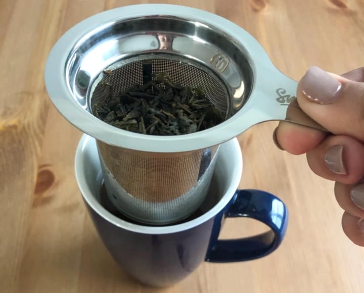 removing the infuser from the mug