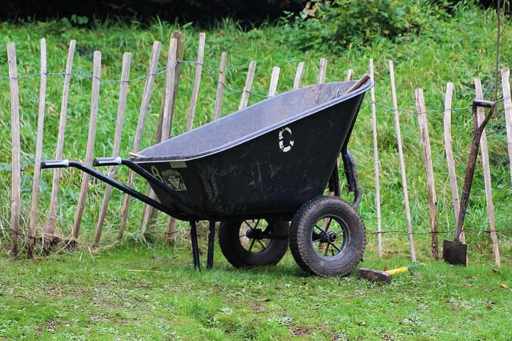 mid wheel wheelbarrow