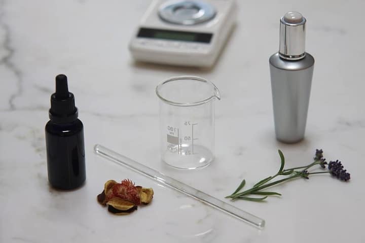 perfume making using lavender and bergamot oil