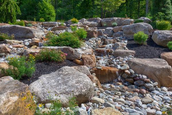 choosing type of rocks gardens