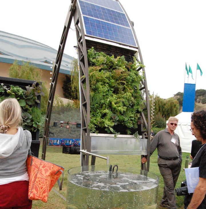 solar aquaponic vertical garden