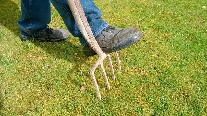 garden pitch fork for manual aeration