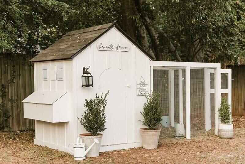 farmhouse diy chicken coop