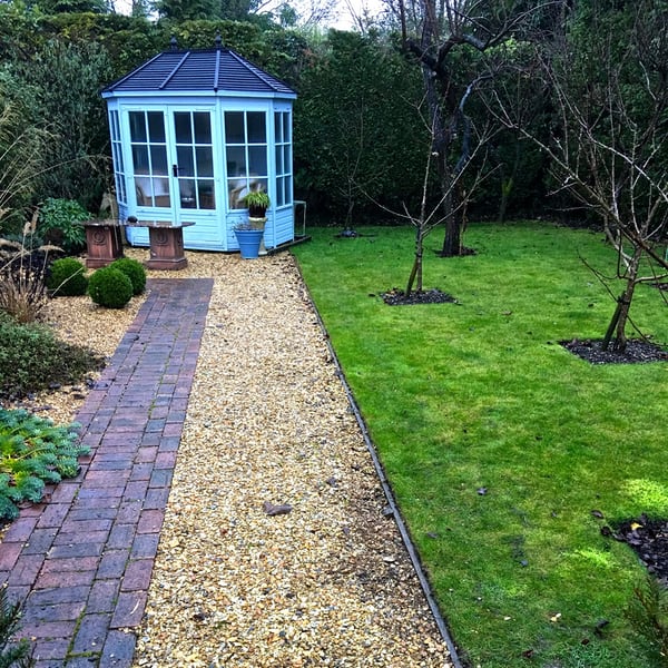 garden design with walkway