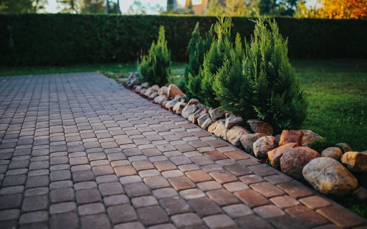 garden rocks used as edging