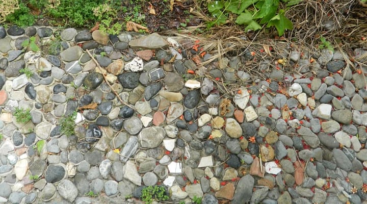 small garden rocks for flooring