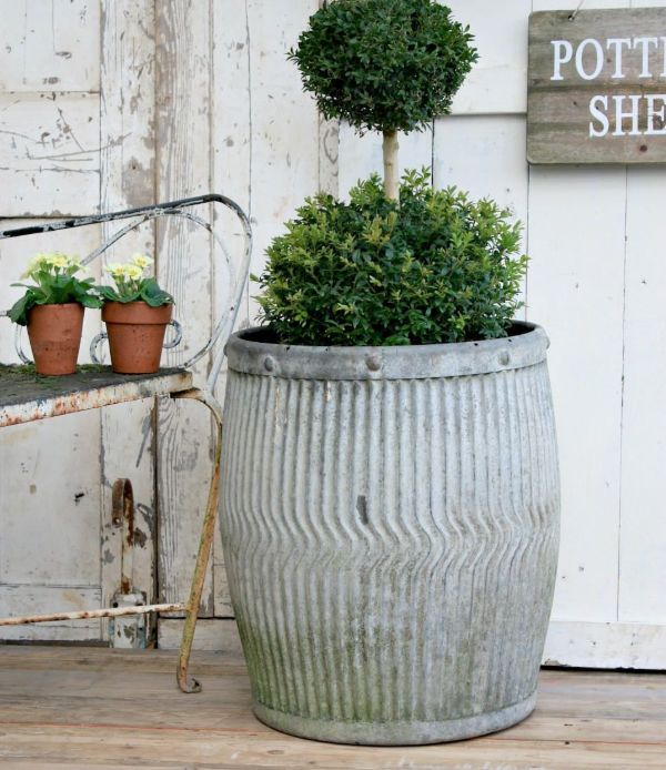 plant stand outdoor metal