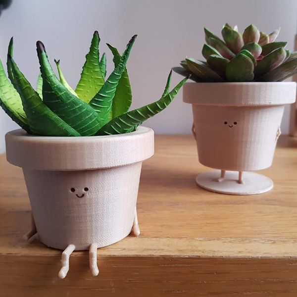 sitting plant pots