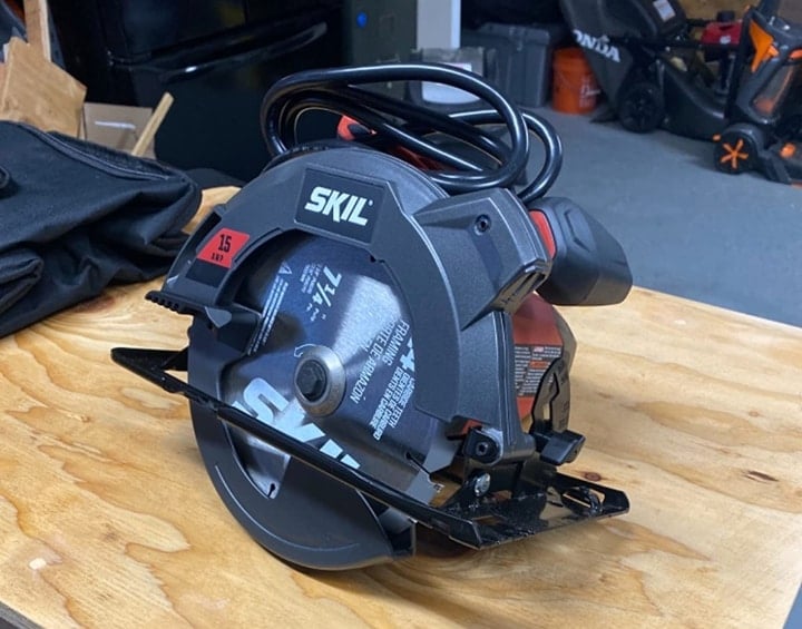 circular saw with laser line