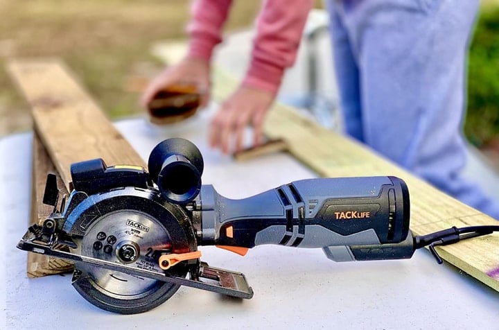 small circular saw with unique handling