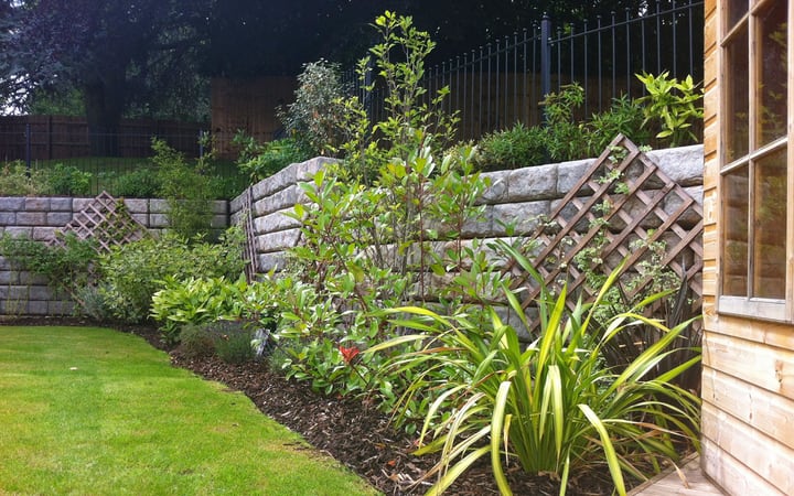 backyard retaining wall garden landscaping